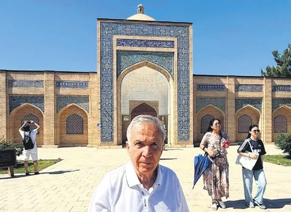 YAVUZ DONAT / Özal’ın mezarına toprak... Buhara’dan