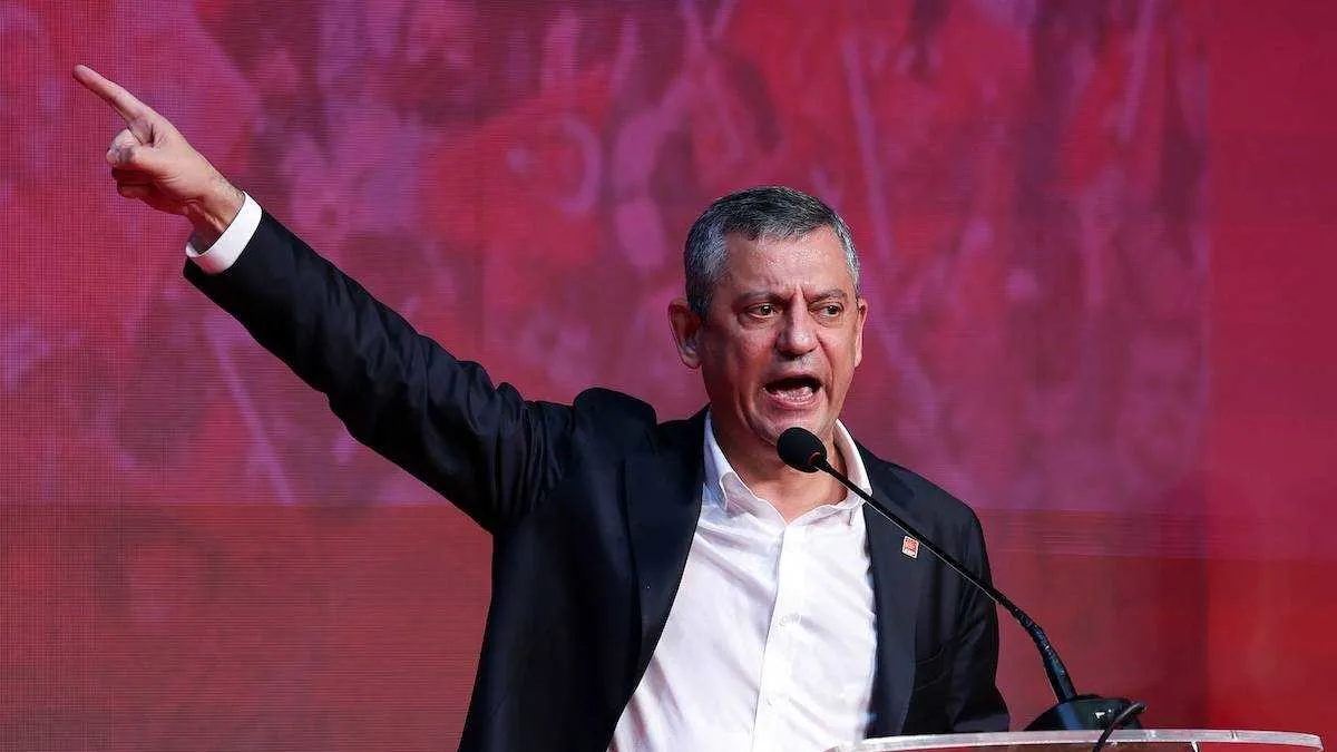 SON DAKİKA… Özgür Özel'den CHP kürsüsünde istifa mesajı: Her son bir başlangıçtır! haber görseli
