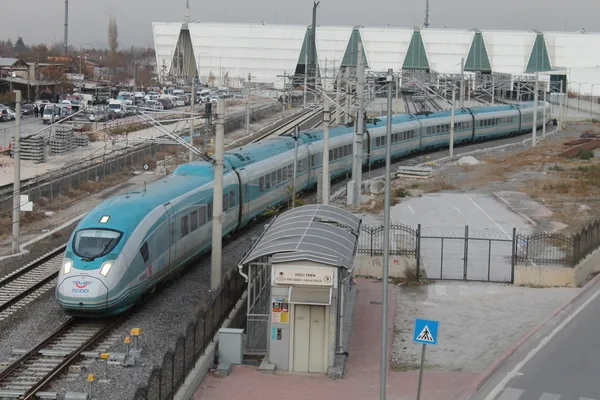 istanbuldan-seyahat-2-saate-dusecek-bakan-uraloglu-yeni-hizli-tren-icin-tarih-verdi-1783145067409.jpg