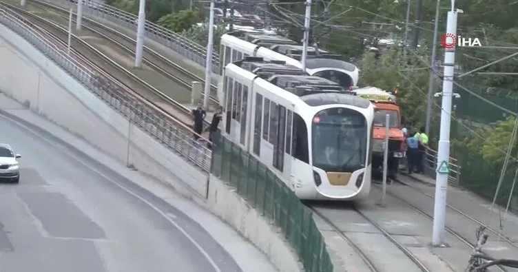 Zeytinburnu’nda tramvay raydan çıktı