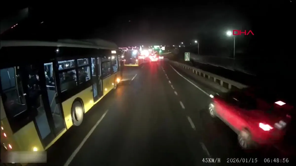 SON DAKİKA | İstanbul Başakşehir’de 3 İETT otobüsü çarpıştı; yaralılar var | Video videosunu izle SON DAKİKA | İstanbul Başakşehir’de 3 İETT otobüsü çarpıştı; yaralılar var | Video videosunu izle