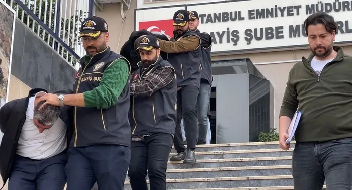 istanbulda-6-milyonluk-arac-kiralama-dolandiriciligi-yapan-suphelilere-operasyon-5-gozalti-1761826329468.jpg