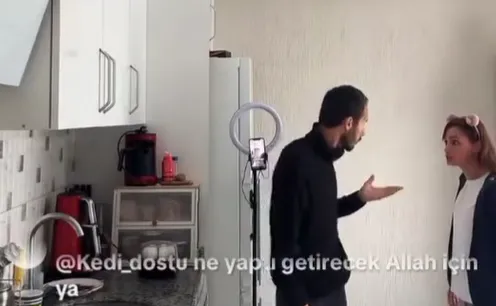son-dakika-yine-tiktok-yine-rezalet-canli-yayainda-esini-darp-etti-1779086798115.png
