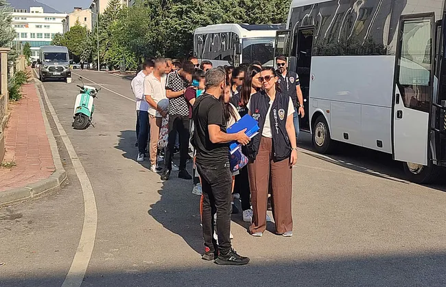 eskort-dolandiriciligina-ikinci-dalga-operasyonu-9-kisi-tutuklandi-1753026203719.jpeg