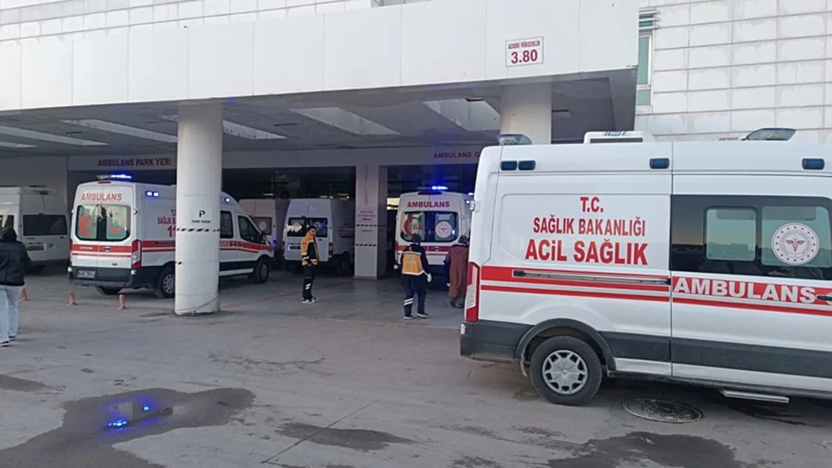 Kırıkkale’de bir okulda gıda zehirlenmesi şüphesi: 1’i öğretmen 28 öğrenci hastaneye kaldırıldı!