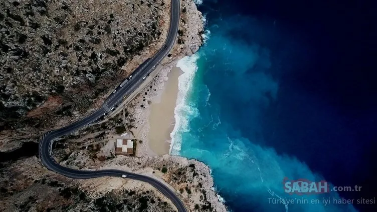 Dünyaca ünlü plajın rengini değiştiren olay