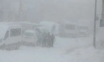 Karlıova’da ekipler karla mücadele için seferber oldu