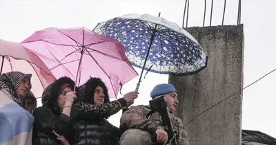Mehmetçiğe şemsiye tutan Serap Abbasoğulları, yaşadıklarını anlattı Çok gururluyum | Video