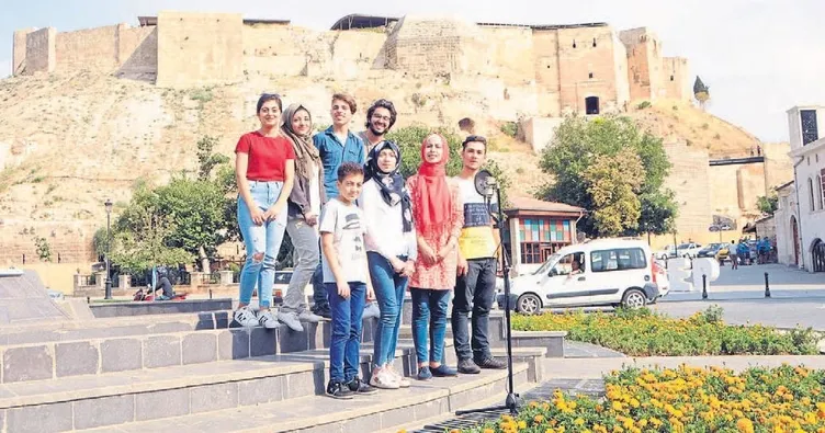 Sığınmacılardan türkülü teşekkür