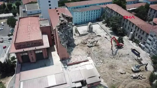 İstanbul'da tarihi Haydarpaşa Numune Hastanesi'nin dahiliye binasının yıkımına başlandı