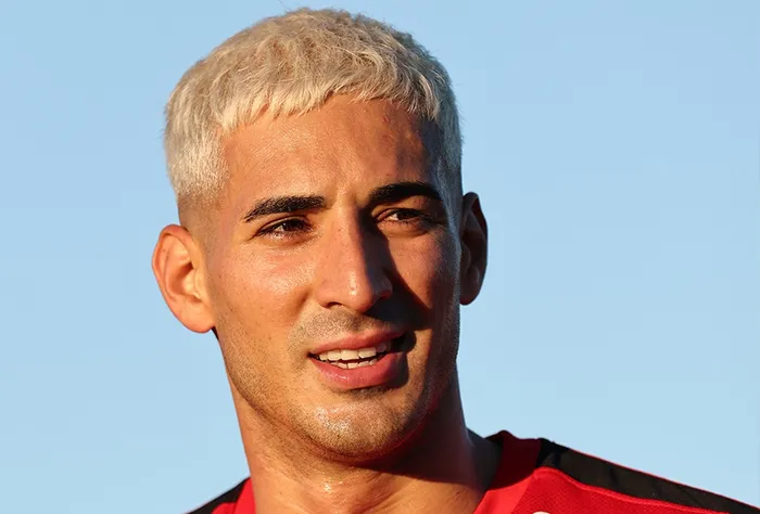 a-milli-futbol-takiminda-mert-muldurun-yeni-tarzi-dikkat-cekti-1780089250097.jpg