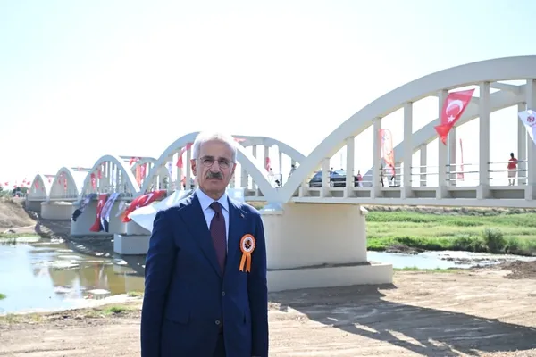 bakan-uraloglu-acikladi-tarihi-gediz-koprusu-restore-edilerek-yeniden-hizmete-acildi-1788529752144.jpeg