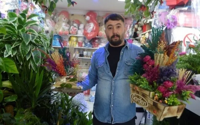 Çiçek satıcıları, 14 Şubat Sevgililer Günü’nden umutlu