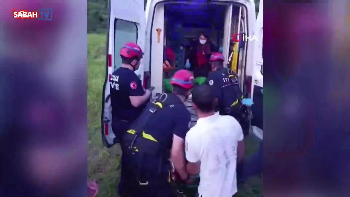 Adana’da yamaç paraşütü kazası: Ağaçta mahsur kaldı videosunu izle Adana’da yamaç paraşütü kazası: Ağaçta mahsur kaldı videosunu izle