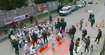 İstanbul Bayrampaşa’da yaya geçitleri kırmızıya boyandı