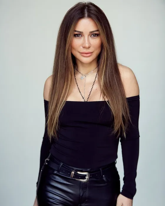 İkinci mesleği için kolları sıvadı! 46’lık şarkıcı Selen Görgüzel oyunculuğa adım atıyor!