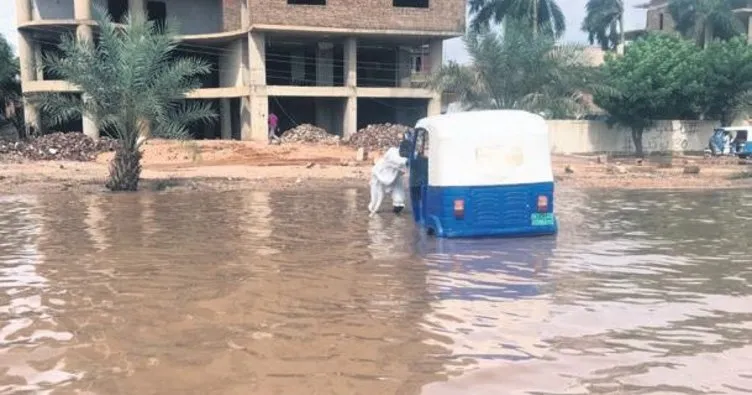 46 kişi aşırı yağış kurbanı