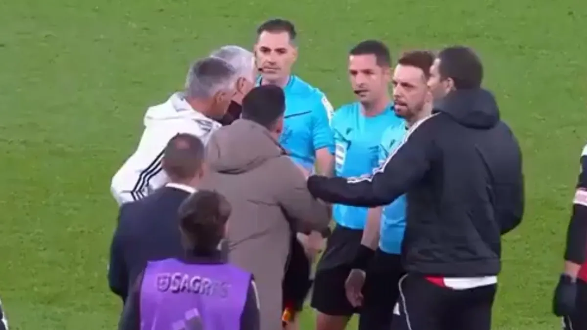 Benfica’da Jose Mourinho çılgına döndü! Mario Branco ile hakemin üzerine yürüdü… – Galeri Benfica’da Jose Mourinho çılgına döndü! Mario Branco ile hakemin üzerine yürüdü… – Galeri