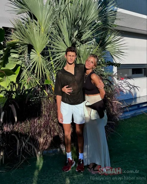 Çağla Şıkel oğlu Kuzey’in yanında kısa kaldı! Çağla Şıkel ile Emre Altuğ’un oğlu Kuzey yakışıklılığıyla mankenlere taş çıkardı!