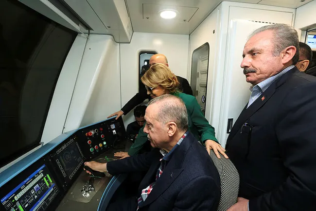 kagithane-istanbul-havalimani-metrosunda-ilk-surus-baskan-erdogan-vatman-koltugunda-1674402045219.jpg Kağıthane-İstanbul Havalimanı Metrosunda ilk sürüş! Başkan Erdoğan vatman koltuğunda