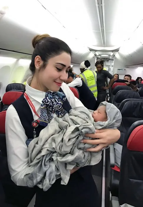 Fransız vatandaşı kadın, THY uçağında doğum yaptı