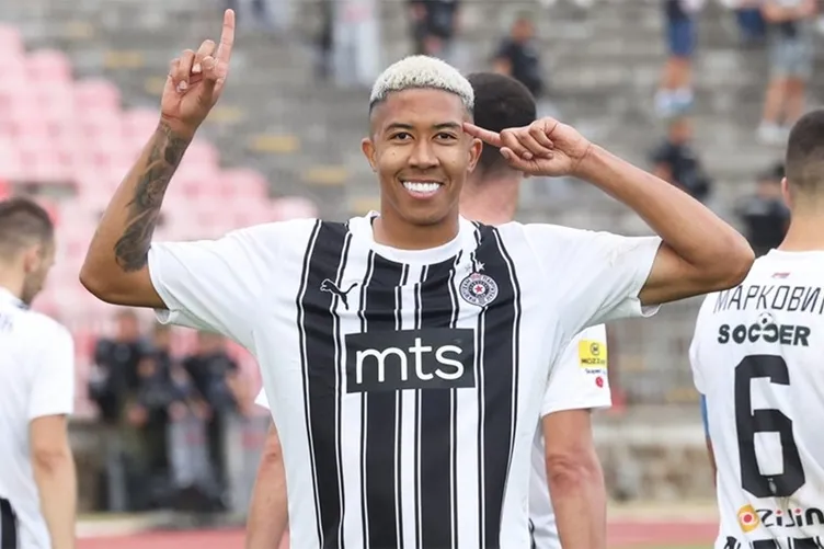 Son dakika Galatasaray haberi: Yeni sezonun ilk bombası! Derbiyi tribünde izledi