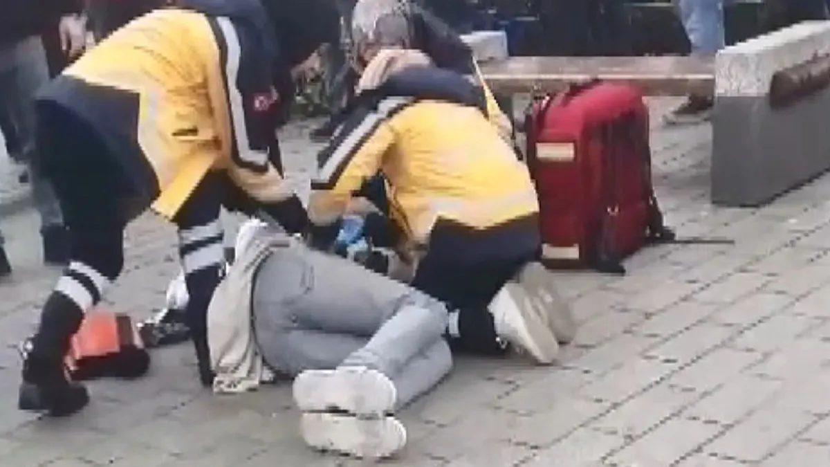 Fatih Mısır Çarşısı’nda kan donduran cinayet: Silahla vurdu, başında bekledi! Fatih Mısır Çarşısı’nda kan donduran cinayet: Silahla vurdu, başında bekledi!