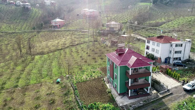 Duvarları çatlayan evlerinde nöbetleÅe uyuyorlar