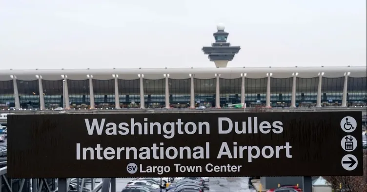 ABD’de havalimanında kaza paniği: Araç bina peronuna çarptı