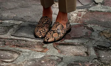 Ayakkabıları olay oldu