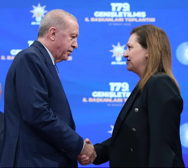 son-dakika-afyonkarahisar-belediye-baskani-burcu-koksaldan-chpye-sert-sozler-chpde-koltuk-kavgasi-ak-partide-h-1782884878075.jpg SON DAKİKA… Afyonkarahisar Belediye Başkanı Burcu Köksal’dan CHP’ye sert sözler: CHP’de koltuk kavgası AK Parti’de hizmet siyaseti var!