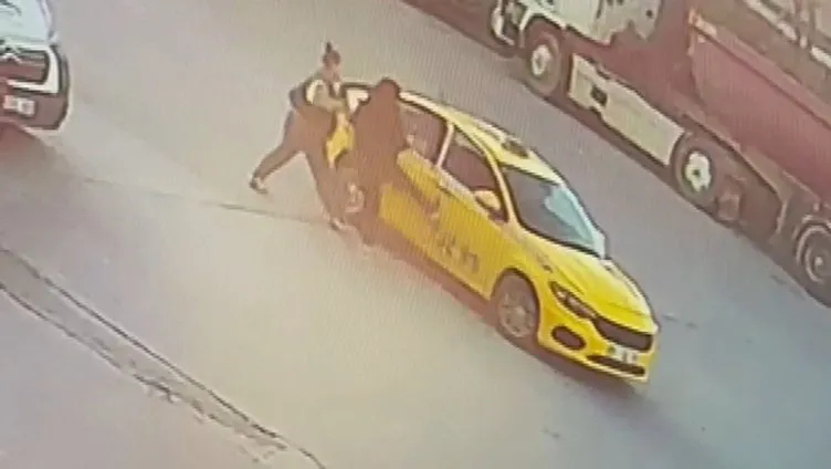 Görüntüler ortaya çıktı: Taksici İngiliz anahtarıyla kadın yolcuya saldırdı!