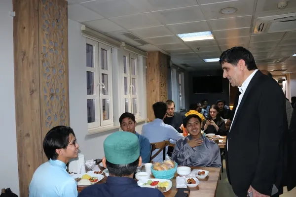 rektor-alma-uluslararasi-ogrenciler-ile-iftar-sofrasinda-bulustu-1712304805498.jpg