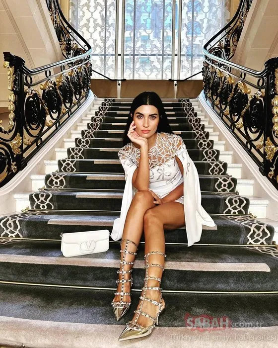 Güzel oyuncu Tuba Büyüküstün’ün ikizleri kocaman oldu! Tuba Büyüküstün’ün kızları Maya ve Toprak ile Paris günlüğü...