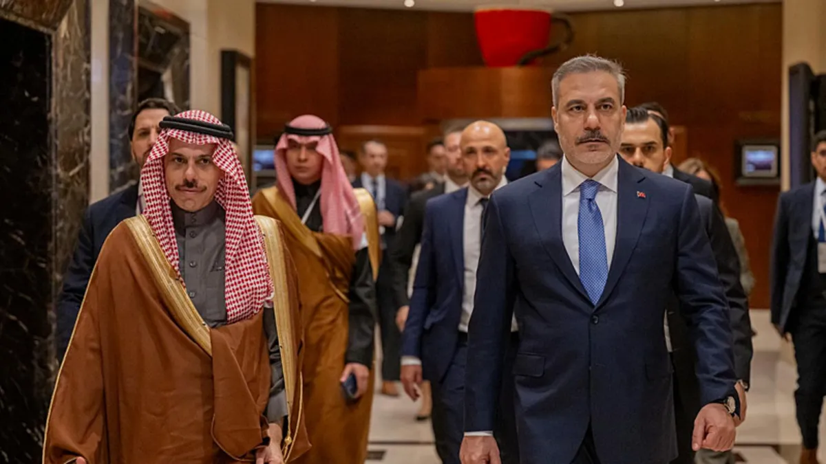 Bakan Fidan, Suudi mevkidaşı Prens Faysal ile görüştü Bakan Fidan, Suudi mevkidaşı Prens Faysal ile görüştü