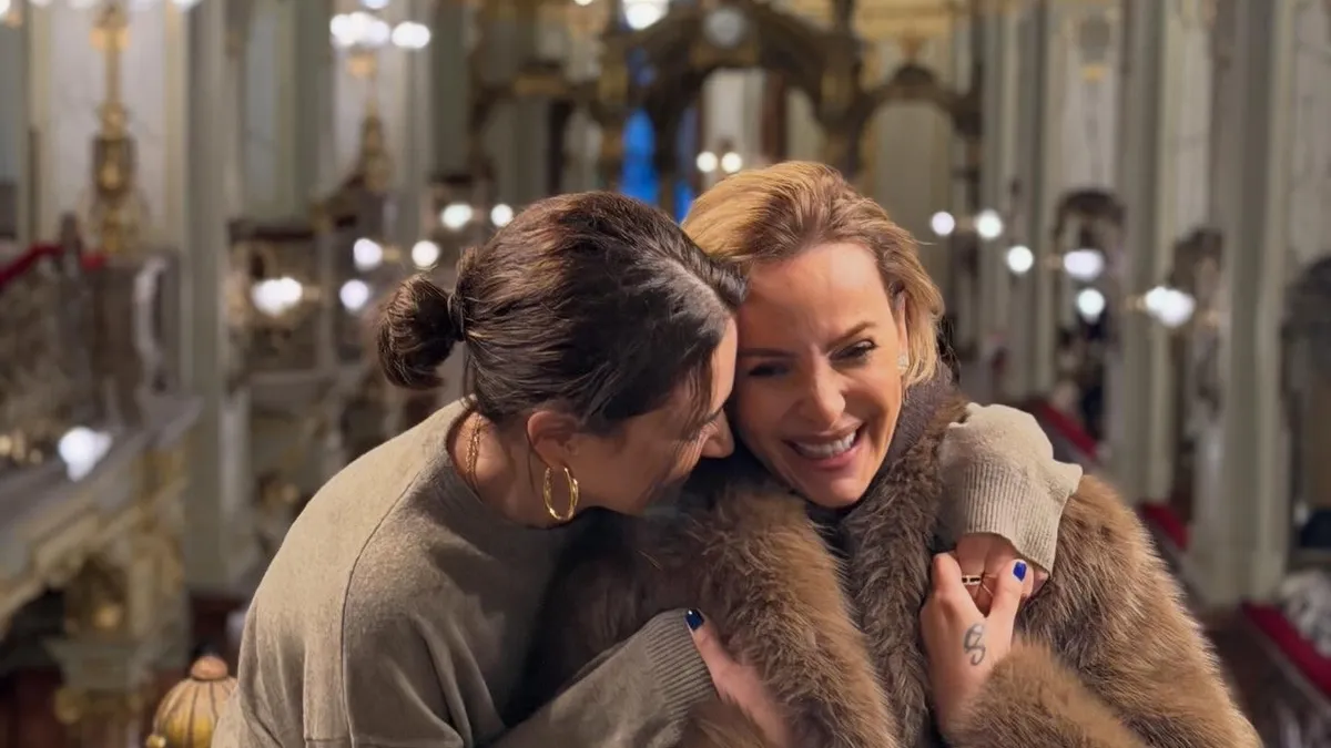 Barışın ardından ilk tatil! Buse Varol ile eltisi …