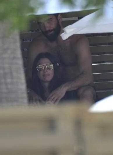 Arda Turan ve sevgilisinin aşk tatili