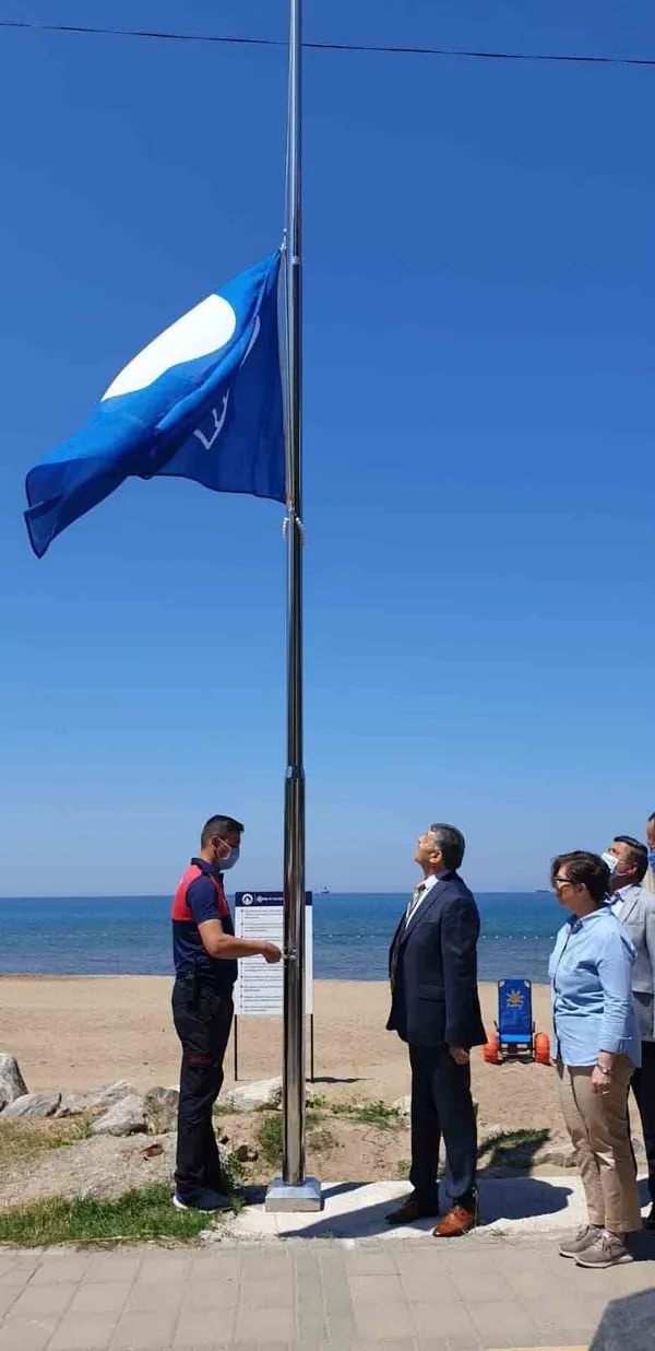 bati-karadenizde-tek-3-noktaya-mavi-bayrak-bartin-inkumu-plajina-verildi-1653921997347.jpg