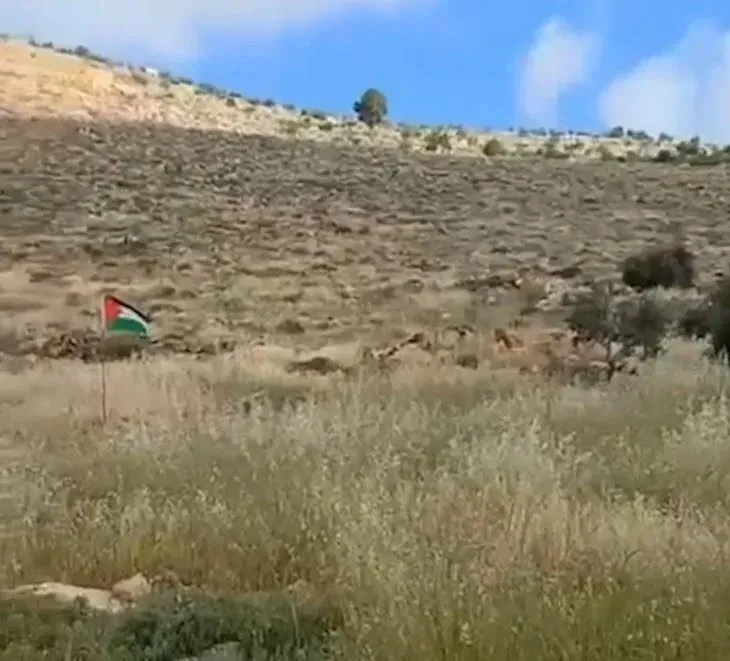 Filistin bayrağını indirmeye çalışan İsrail askeri böyle havaya uçtu