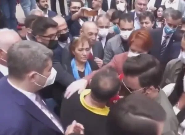 tek-sucum-bank-asya-hesabi-demisti-meral-aksenerin-sirtini-sivazladigi-fetocunun-yalani-ifsa-oldu-1632253942897.jpg 'Tek suçum Bank Asya hesabı' demişti! Meral Akşener'in sırtını sıvazladığı FETÖ'cünün yalanı ifşa oldu