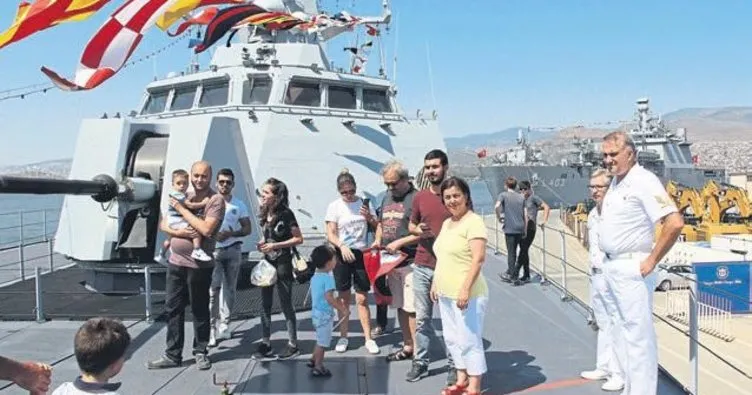 Savaş gemileri halkın ziyaretine açıldı