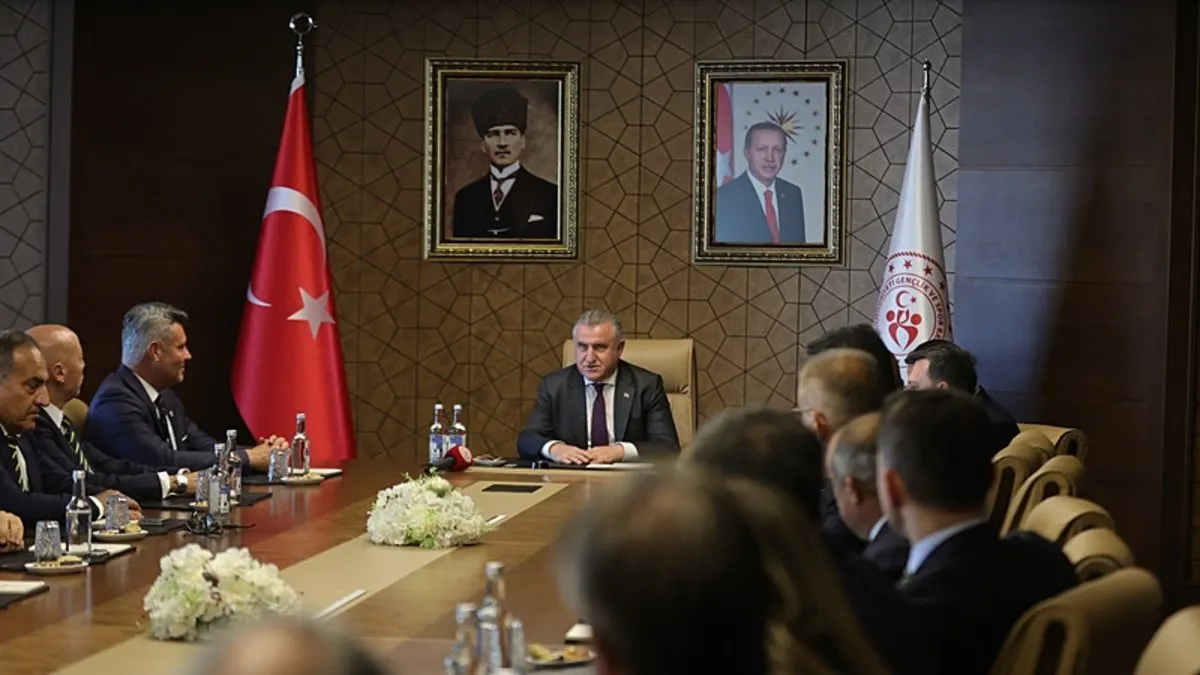 Bakan Bak, Fenerbahçe yönetimini kabul etti!