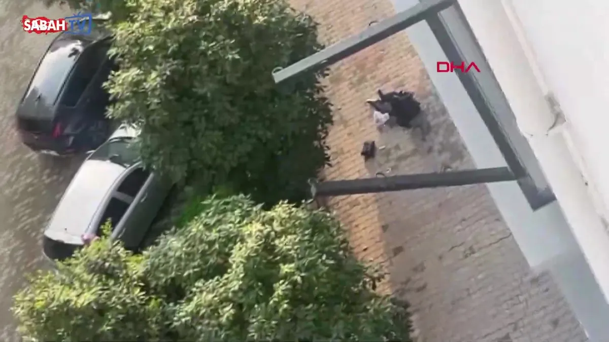 Eski eşini çocuklarının gözü önünde silahla vurdu, yetmedi üzerine otomobil sürdü! | Video videosunu izle Eski eşini çocuklarının gözü önünde silahla vurdu, yetmedi üzerine otomobil sürdü! | Video videosunu izle