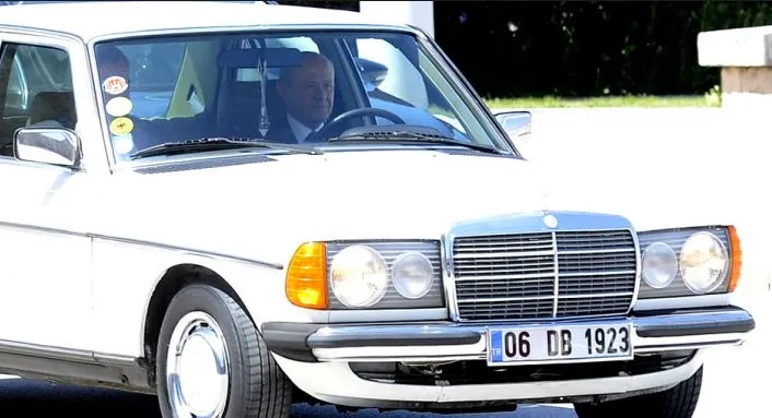 Devlet Bahçeli otomobil koleksiyonunu geniÅletti