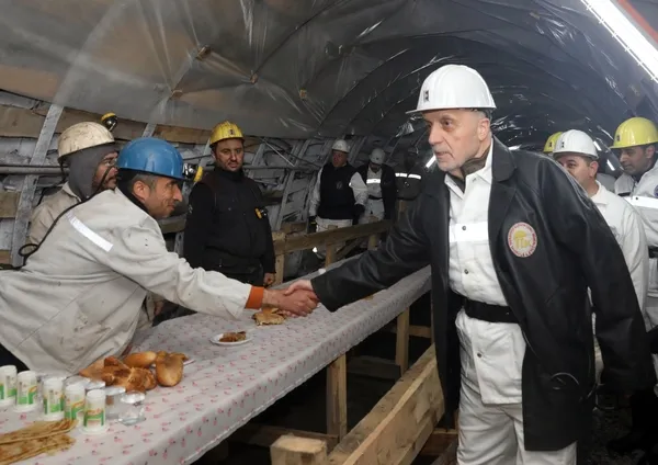 turk-is-genel-baskani-atalay-madenciler-ile-iftar-yapti-1711088114153.jpg