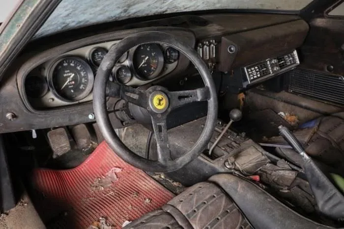 Bir depoda 40 yıllık Ferrari bulundu!