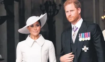 Anma töreninden men edildiler