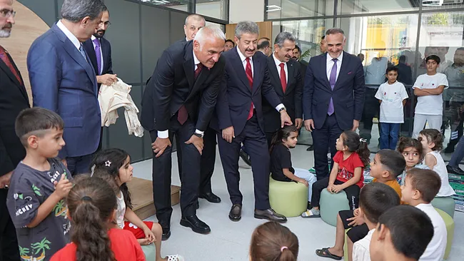 kutuphaneler-cumhuriyet-tarihinin-rekor-sayilarina-ulasti-1785854840374.jpeg