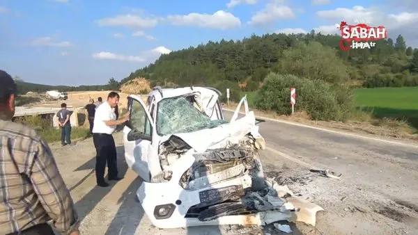 Kastamonu'da hafif ticari araç hafriyat kamyonuna çarptı: 1 ağır yaralı | Video