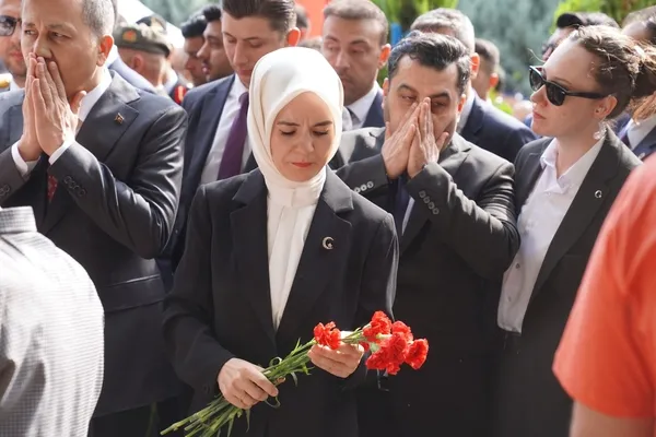 bakanlar-yerlikaya-ve-goktas-15-temmuz-sehitligindeki-anma-torenine-katildi-1752569748593.jpg